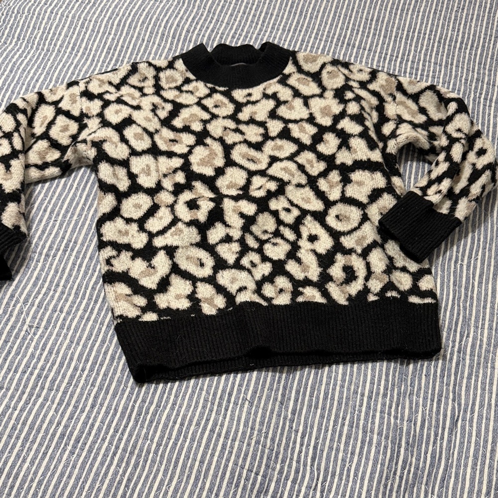 Vince Camuto Black and Cream Patterned Sweater